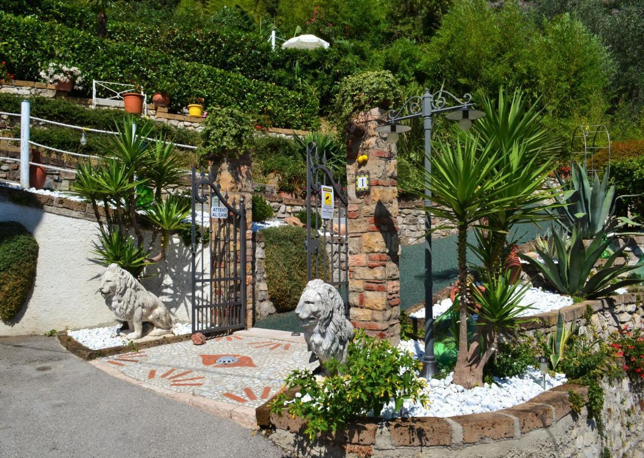 Appartamenti Casa Carlotta Limone sul Garda Exterior foto